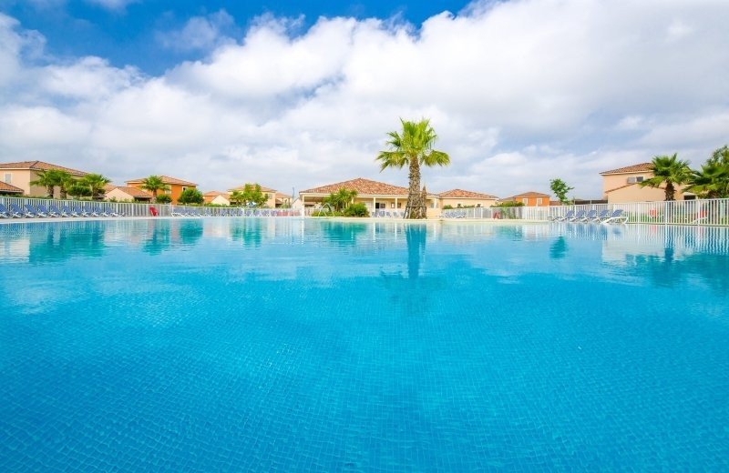 Christelijk vakantiepark middellandse zee zuid frankrijk met zwembad 02