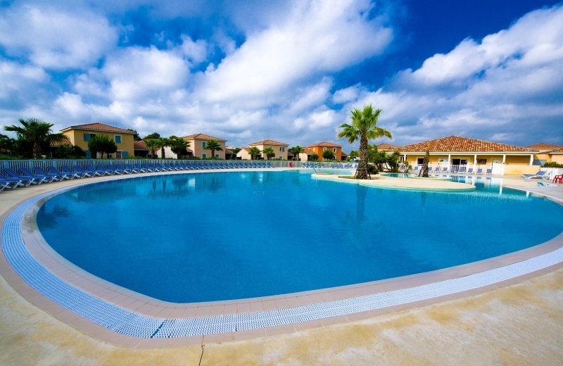 Christelijk vakantiepark middellandse zee zuid frankrijk met zwembad 04