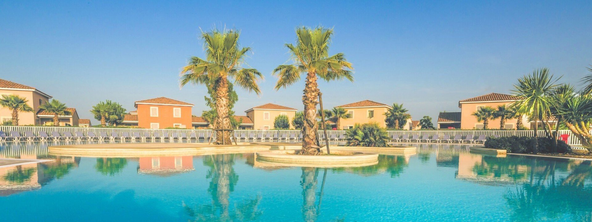 Christelijk vakantiepark middellandse zee zuid frankrijk zwembad jacuzzi 02