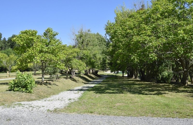 Christelijke camping frankrijk bourgogne kampeerplaats terras 00