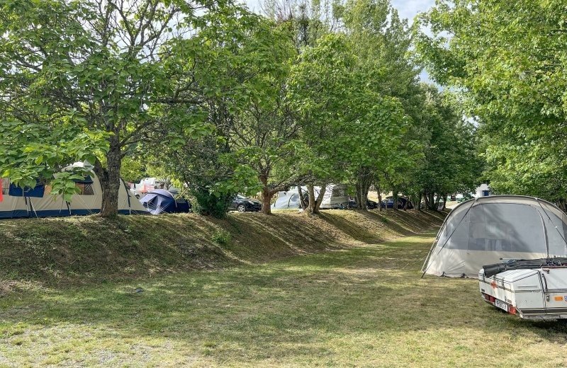 Christelijke camping frankrijk bourgogne kampeerplaats terras 02