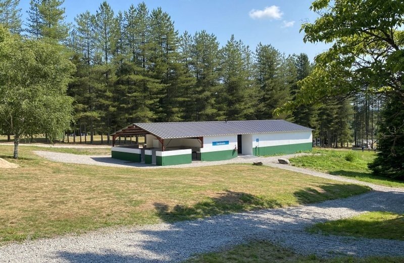 Christelijke camping frankrijk bourgogne sanitairgebouw 2 01