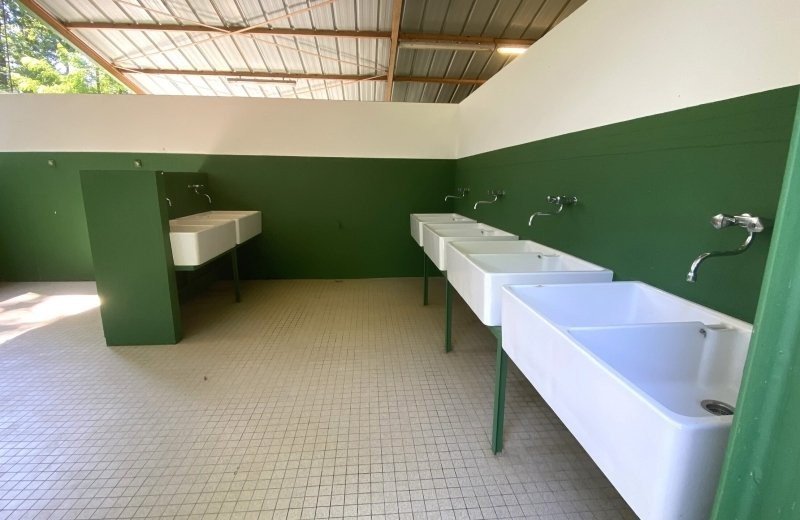 Christelijke camping frankrijk bourgogne sanitairgebouw 2 04