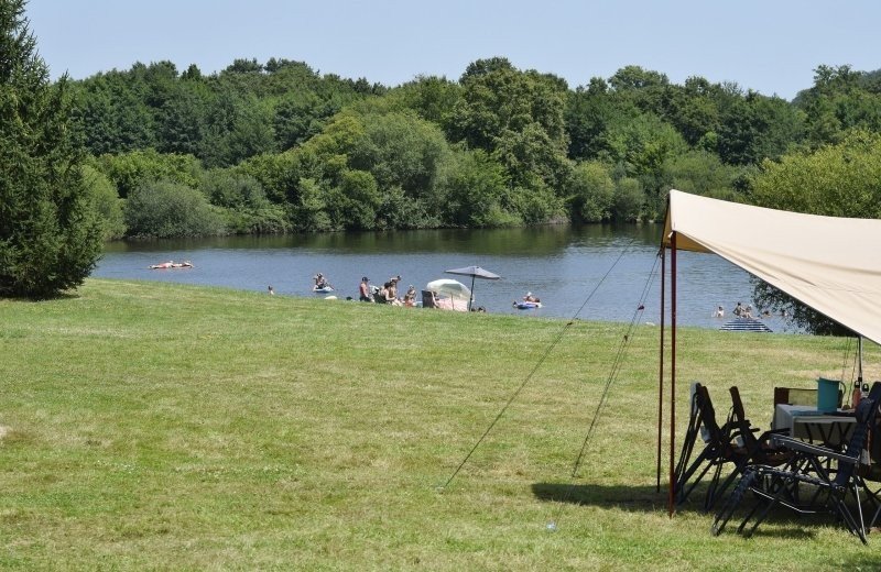 Christelijke camping frankrijk bourgogne staanplaats aan het meer 00