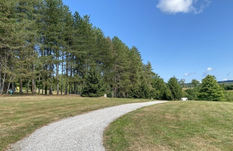 Christelijke camping frankrijk bourgogne staanplaats aan het meer 06